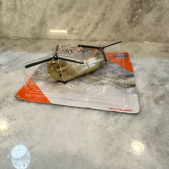 Matchbox CH 47 Chinook, [tan] Sky Busters 6/13 - Picture 6 of 6